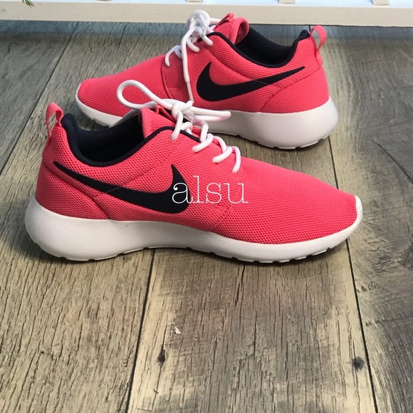 NWT Nike Roshe One Sea Coral Canvas W AUTHENTIC - Picture 4 of 7